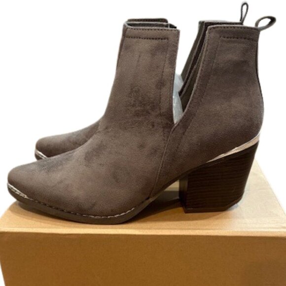 Journee Collection “Issla” Western Bootie in Grey with Silver Metal Accents - Picture 5 of 10